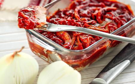 Śledź po turecku - PRZEPIS na śledzia w pomidorach i papryce