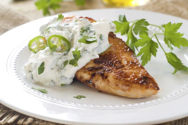 Kurczak w harissie z sosem tzatziki